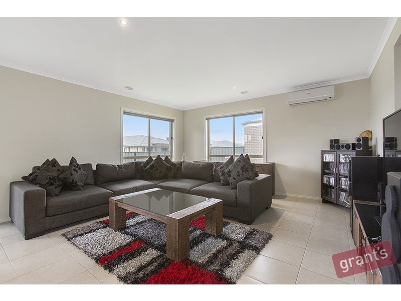 89 Heather Grove, Clyde North VIC 3978