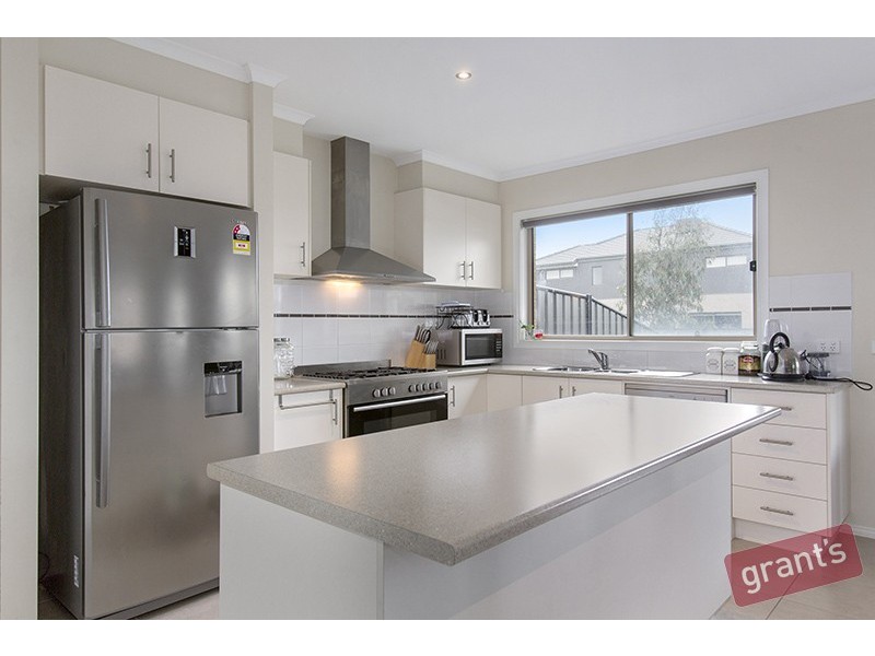 89 Heather Grove, Clyde North VIC 3978