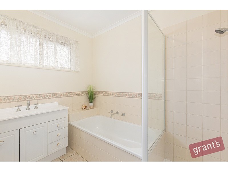 15 Barondi Avenue, Narre Warren VIC 3805