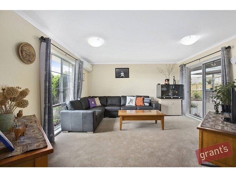 16 Rowen Court, Cranbourne North VIC 3977