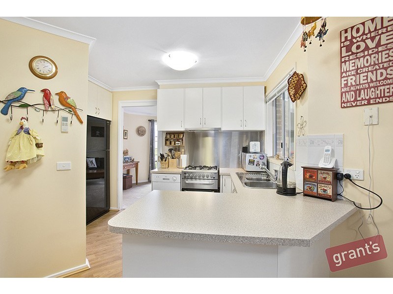 16 Rowen Court, Cranbourne North VIC 3977