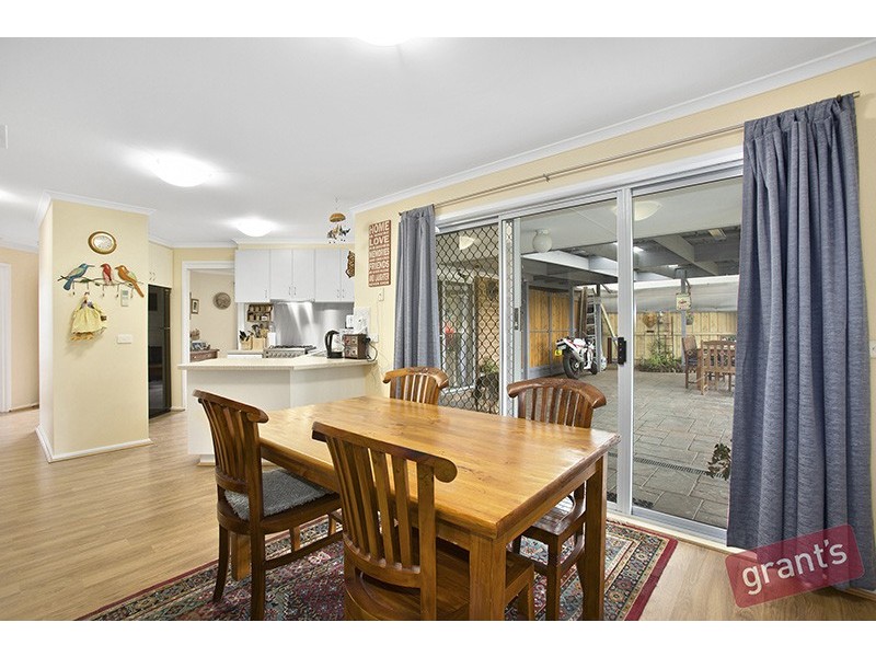 16 Rowen Court, Cranbourne North VIC 3977