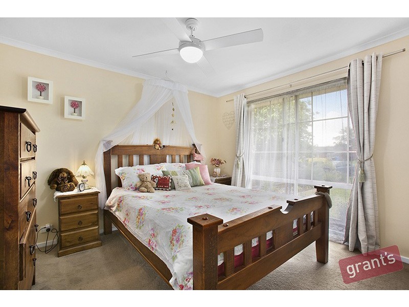 16 Rowen Court, Cranbourne North VIC 3977