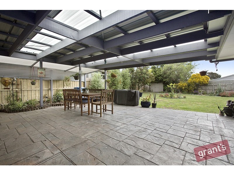 16 Rowen Court, Cranbourne North VIC 3977