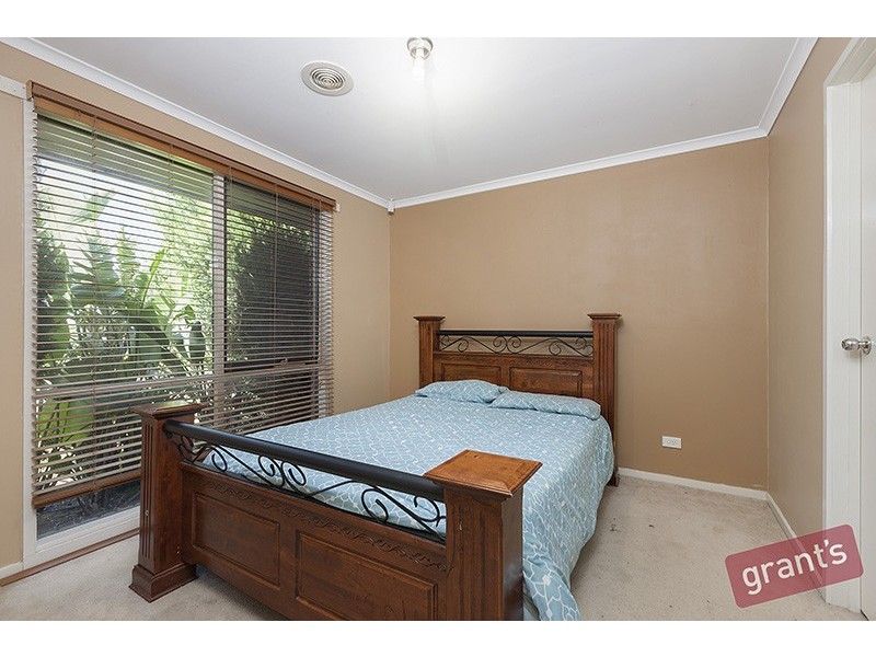 17 Lesley Drive, Hampton Park VIC 3976