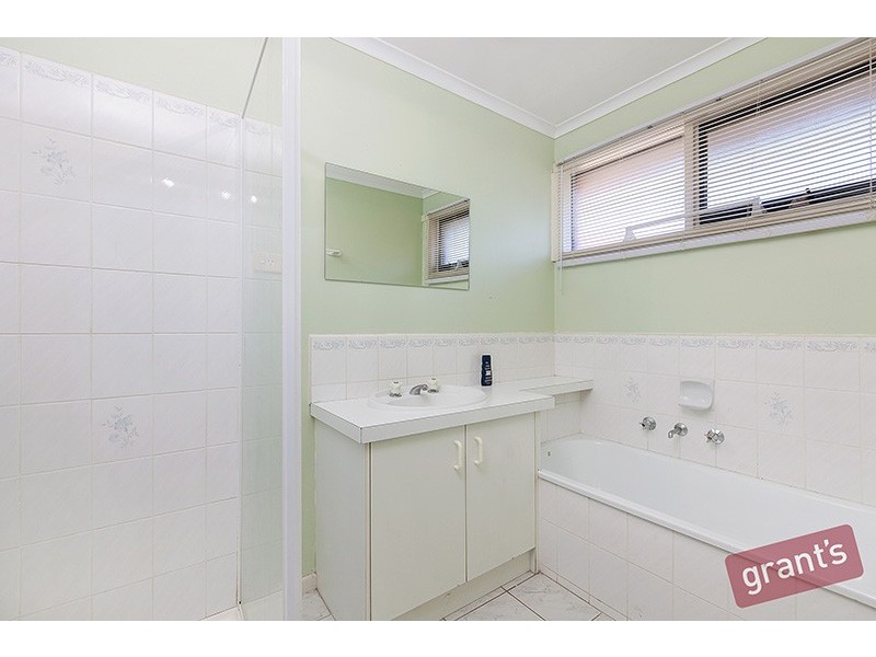 17 Lesley Drive, Hampton Park VIC 3976