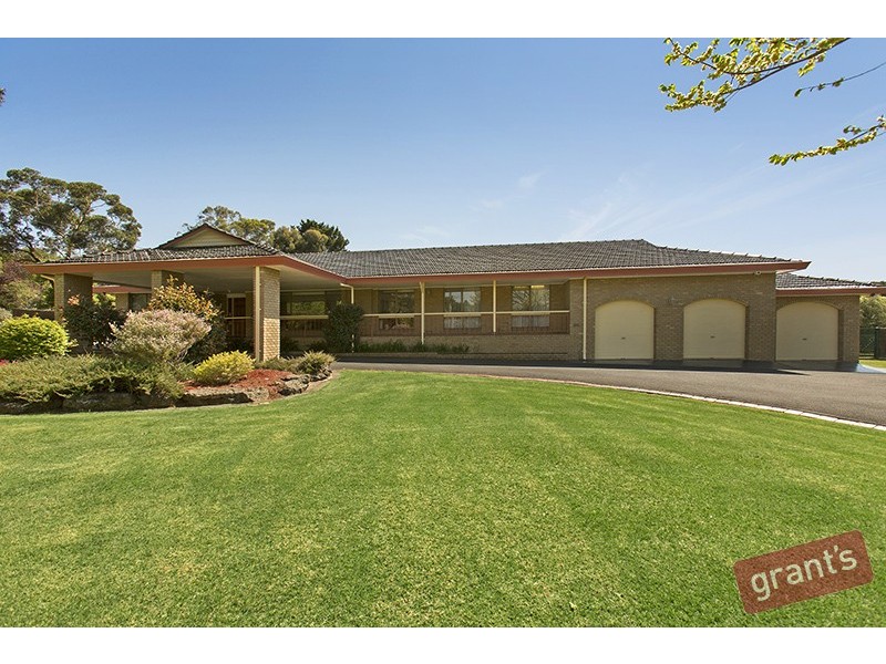 4 Avonwood Road, Narre Warren North VIC 3804