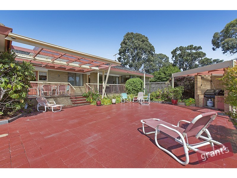 4 Avonwood Road, Narre Warren North VIC 3804