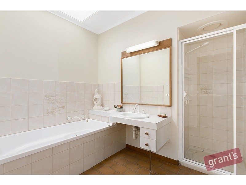 4 Avonwood Road, Narre Warren North VIC 3804