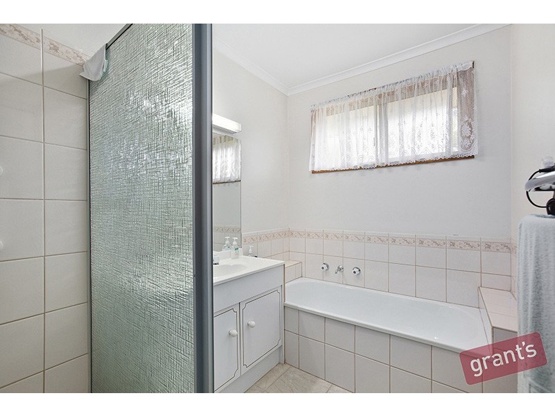2/4 Denver Drive, Narre Warren VIC 3805