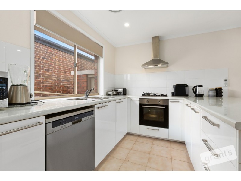 2/10 Azalea Court, Narre Warren VIC 3805