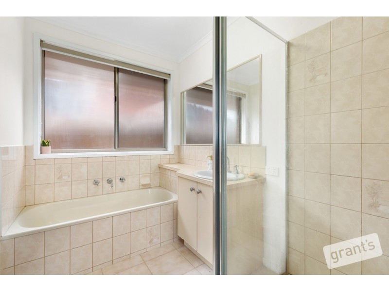 2/10 Azalea Court, Narre Warren VIC 3805