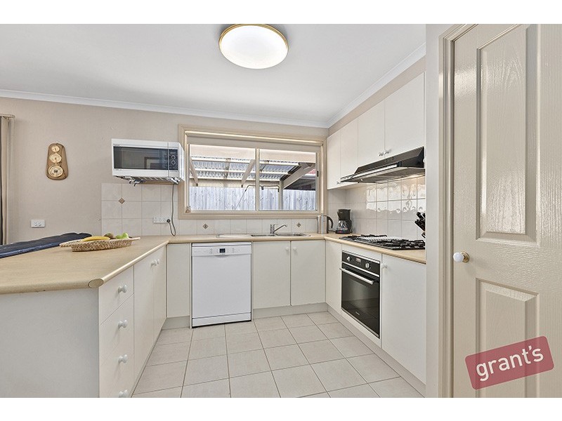 24 Sanctuary Rise, Narre Warren VIC 3805