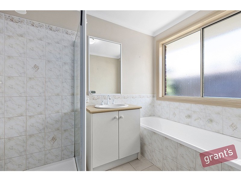 24 Sanctuary Rise, Narre Warren VIC 3805