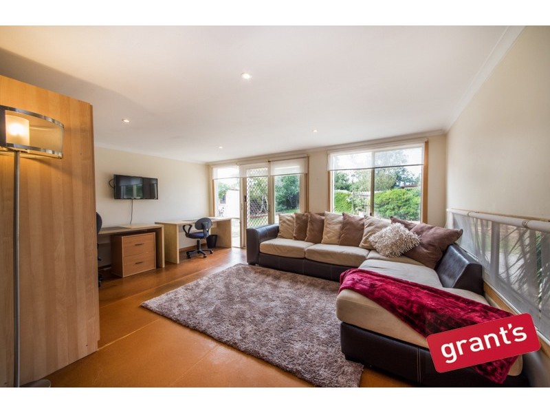 12 Dean Court, Cranbourne West VIC 3977