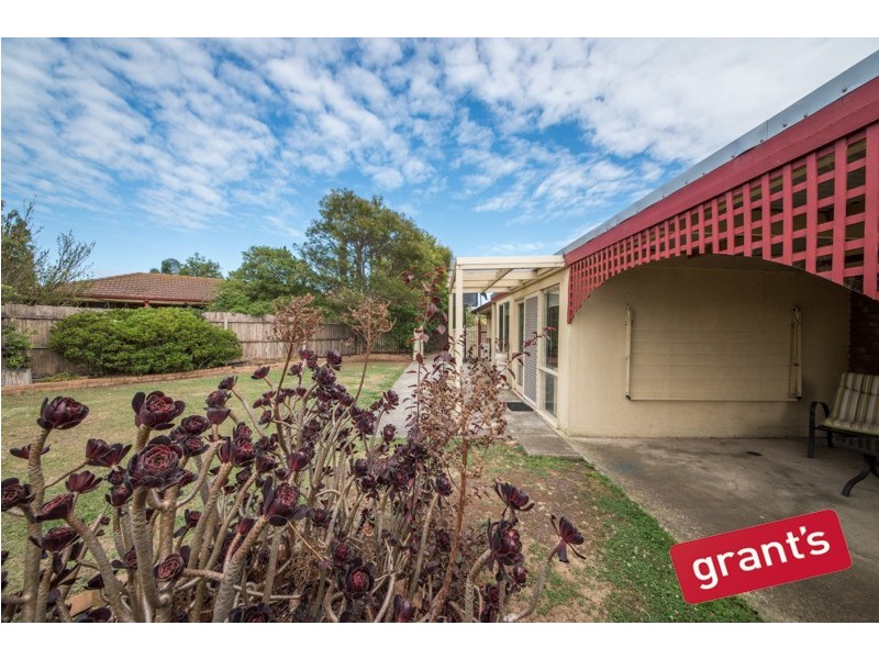 12 Dean Court, Cranbourne West VIC 3977