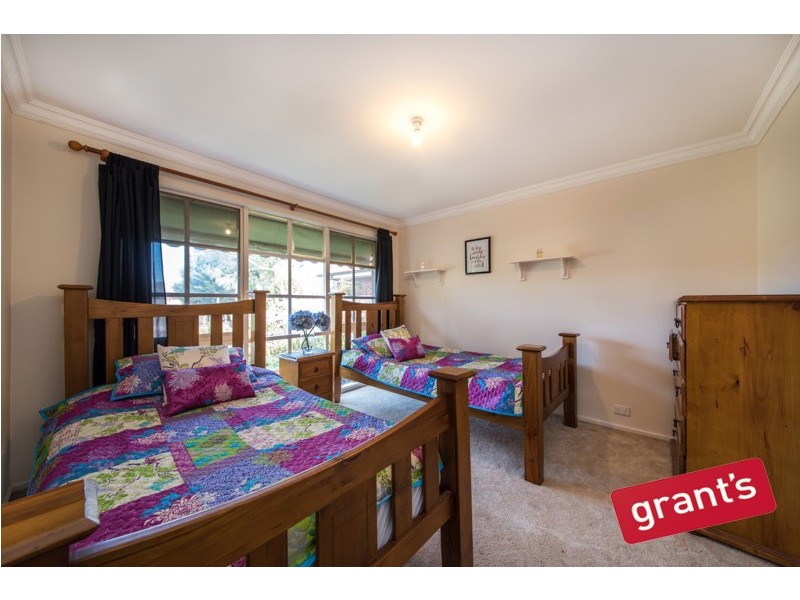 12 Dean Court, Cranbourne West VIC 3977