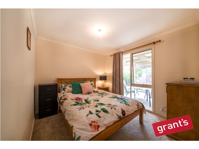 12 Dean Court, Cranbourne West VIC 3977