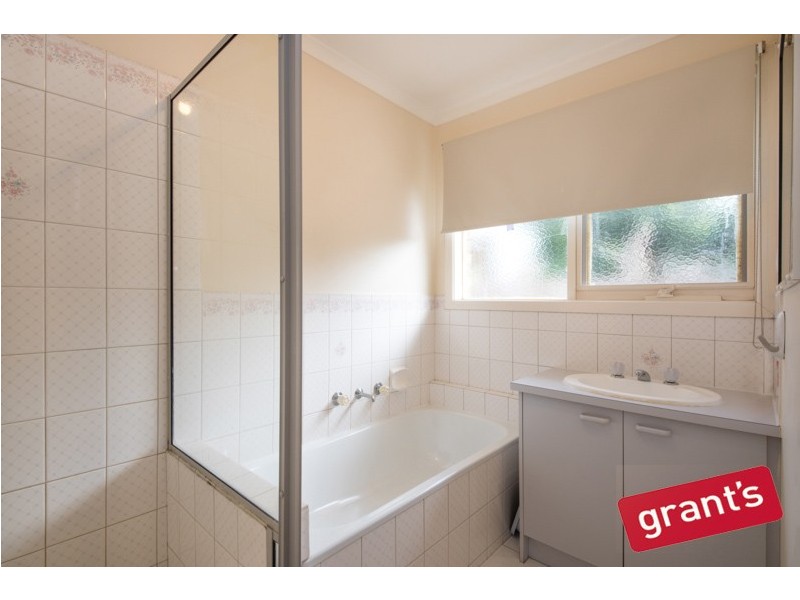 12 Dean Court, Cranbourne West VIC 3977