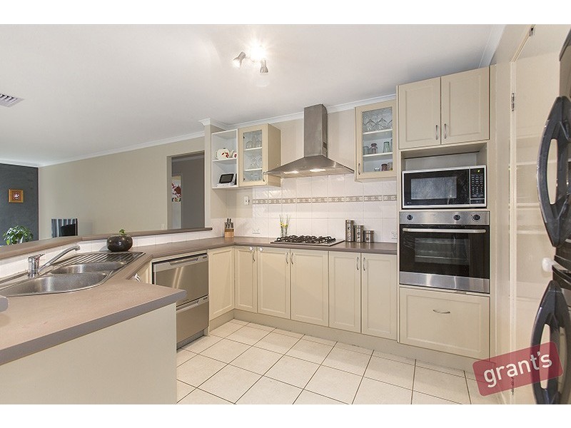 37 Lansbury Drive, Narre Warren South VIC 3805