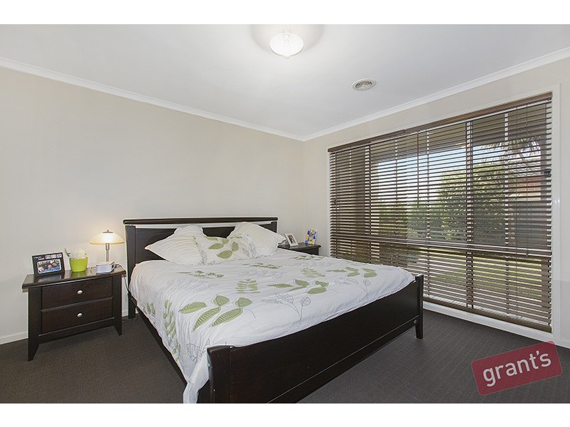 37 Lansbury Drive, Narre Warren South VIC 3805