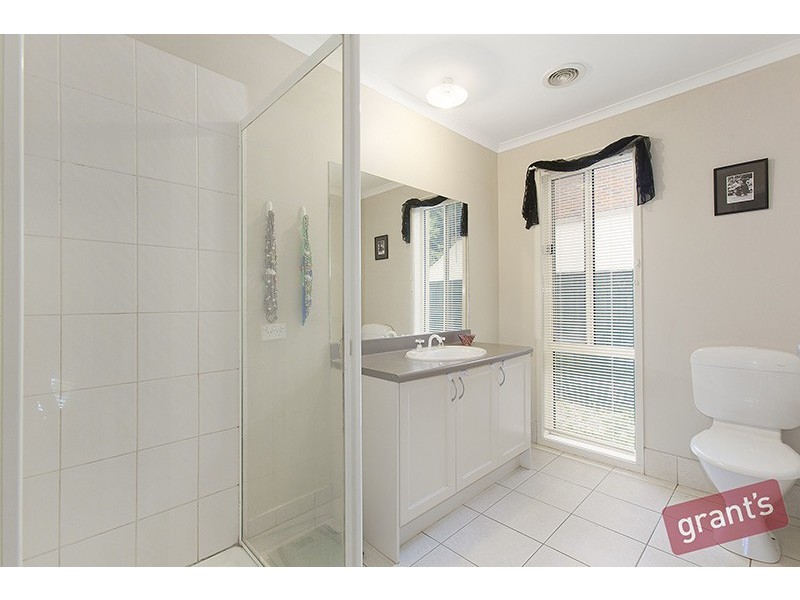 37 Lansbury Drive, Narre Warren South VIC 3805