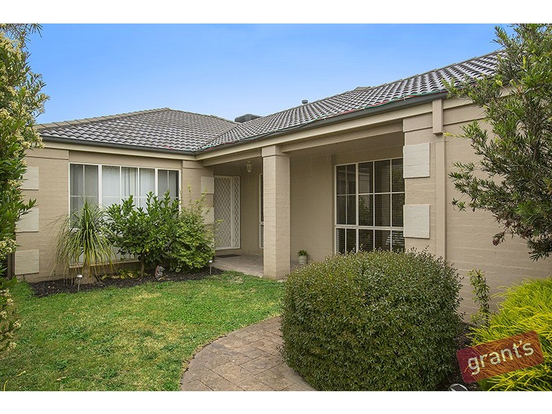 37 Lansbury Drive, Narre Warren South VIC 3805