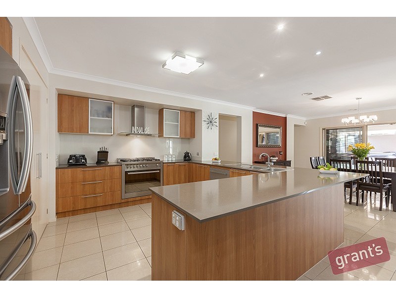 3 Lauradan Avenue, Berwick VIC 3806