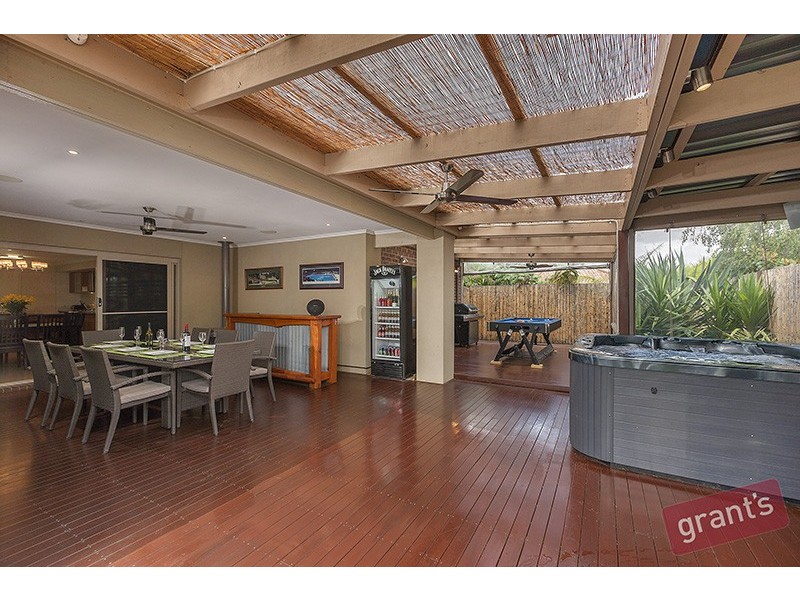 3 Lauradan Avenue, Berwick VIC 3806