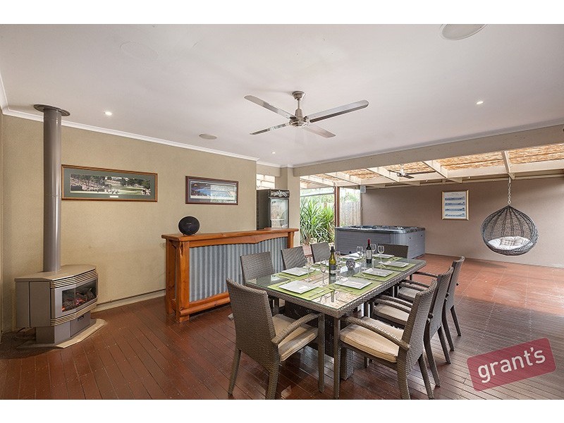 3 Lauradan Avenue, Berwick VIC 3806