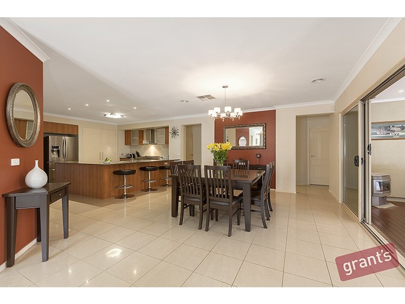 3 Lauradan Avenue, Berwick VIC 3806