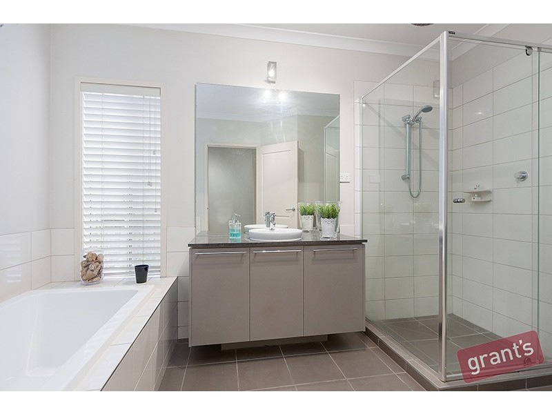 3 Lauradan Avenue, Berwick VIC 3806