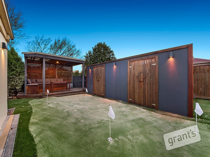 1 Berkshire Place, Narre Warren South VIC 3805