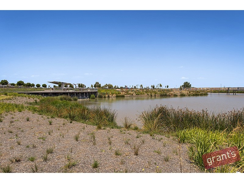 32 Riverstone Blvd, Clyde North VIC 3978