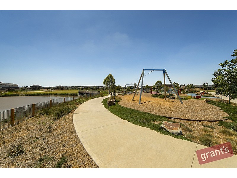 32 Riverstone Blvd, Clyde North VIC 3978