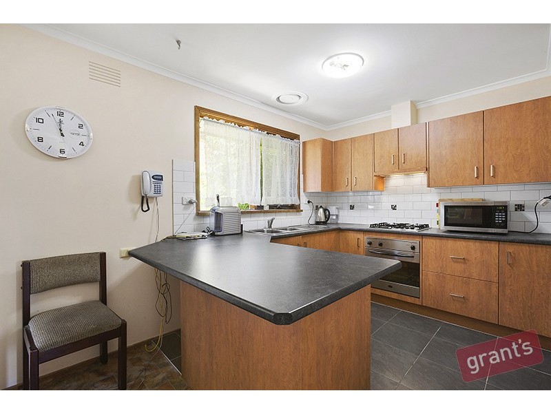 36 Monteith Crescent, Endeavour Hills VIC 3802