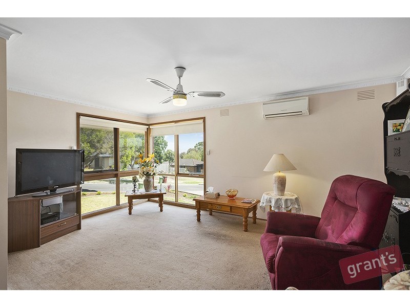 36 Monteith Crescent, Endeavour Hills VIC 3802