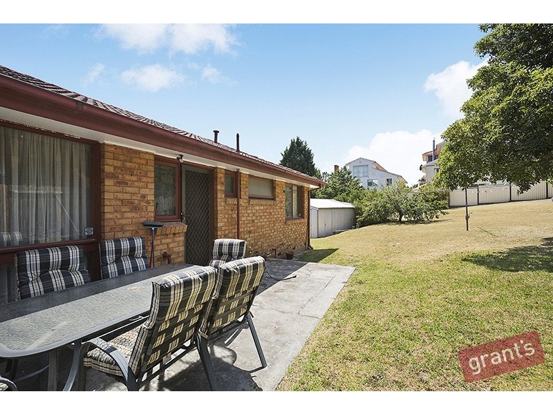 36 Monteith Crescent, Endeavour Hills VIC 3802