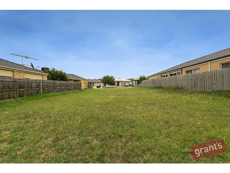 16 Damon Close, Narre Warren South VIC 3805