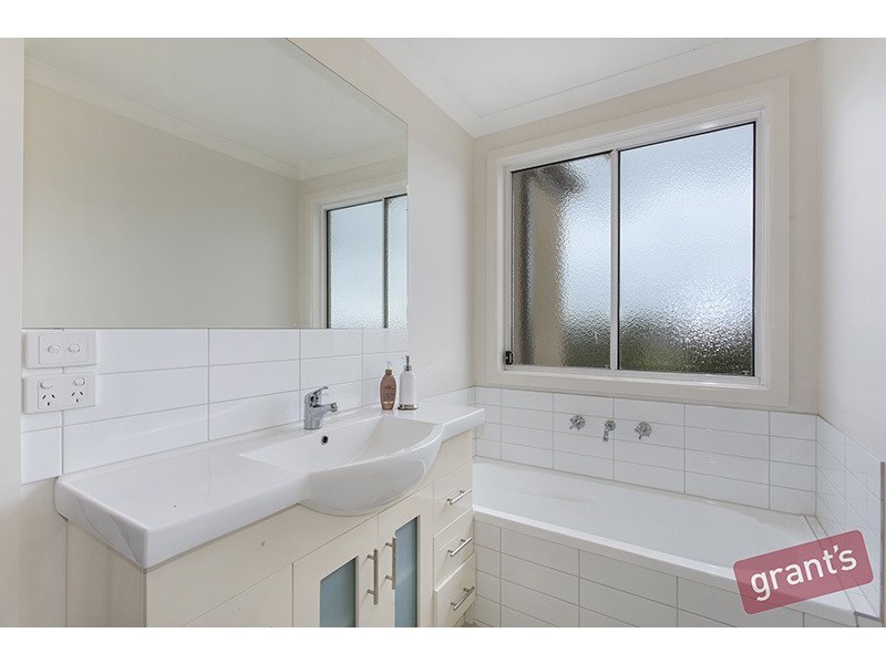 8/4 Young Road, Hallam VIC 3803