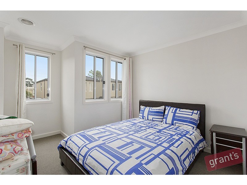 8/4 Young Road, Hallam VIC 3803