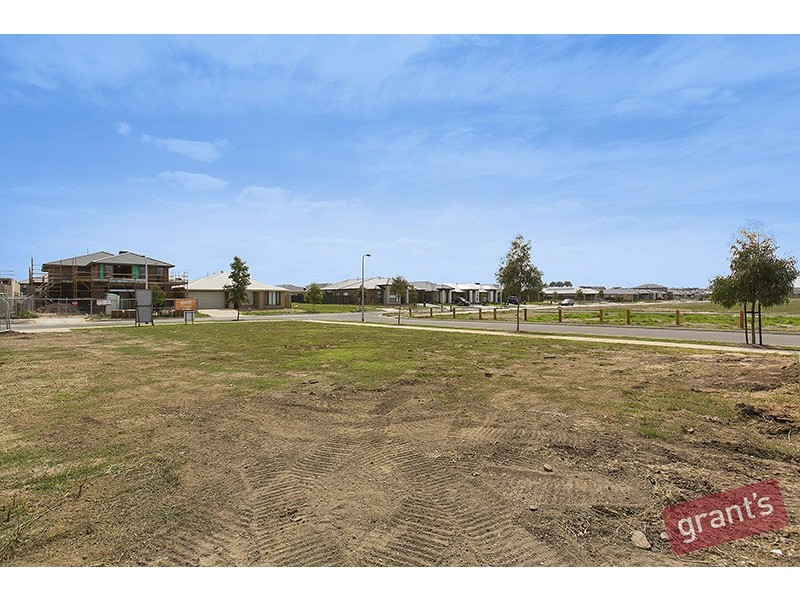 12 Lot 758 Springleaf Avenue, Clyde North VIC 3978