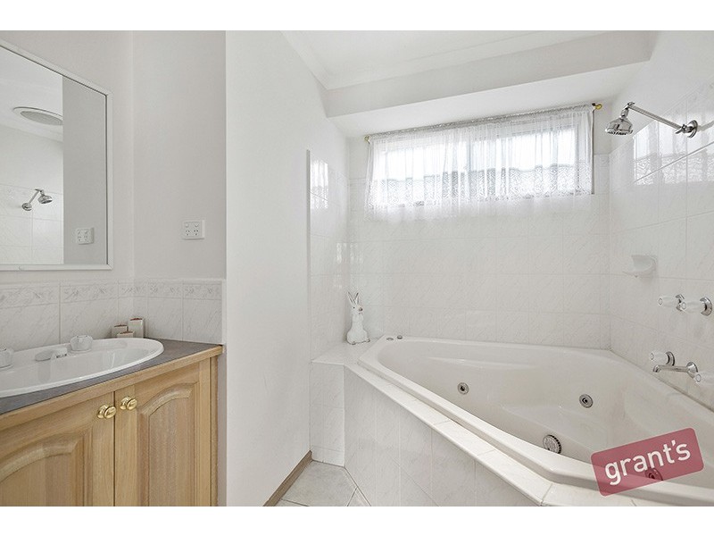 4 Forrester Walk, Narre Warren South VIC 3805