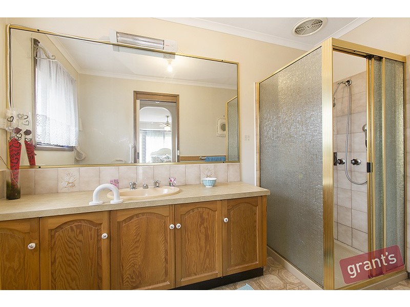 10 Blackwood Drive, Narre Warren VIC 3805