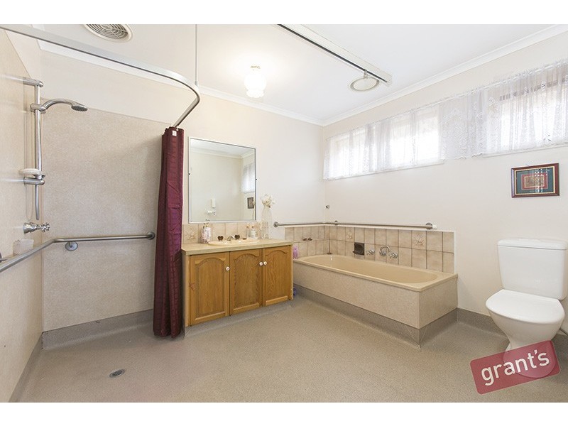 10 Blackwood Drive, Narre Warren VIC 3805