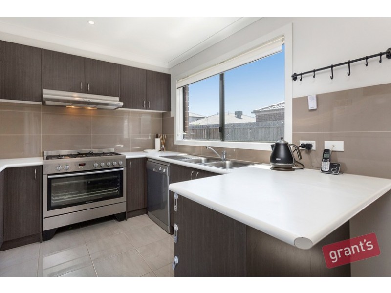 2 Steinbeck Lane, Narre Warren VIC 3805