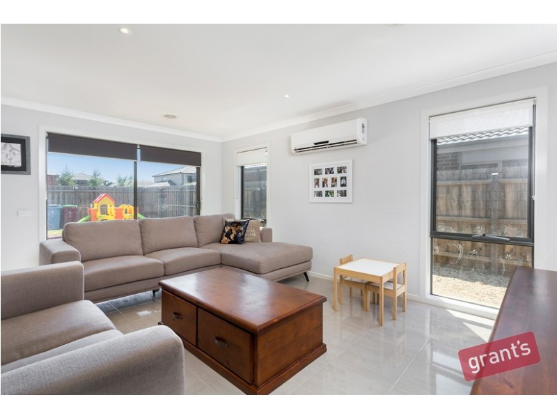 2 Steinbeck Lane, Narre Warren VIC 3805