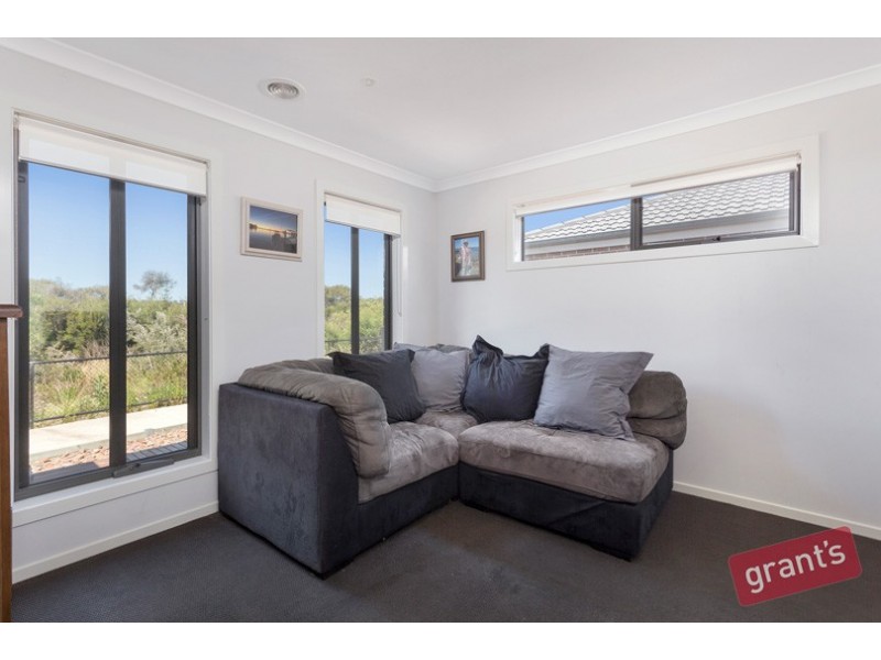 2 Steinbeck Lane, Narre Warren VIC 3805