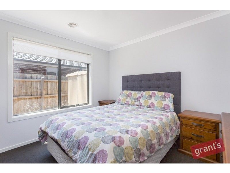 2 Steinbeck Lane, Narre Warren VIC 3805