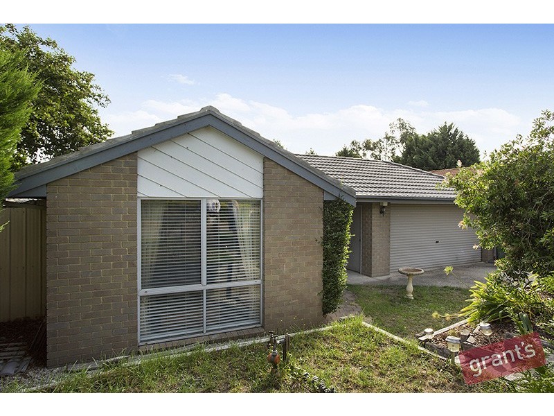 13 Palm Way, Narre Warren South VIC 3805